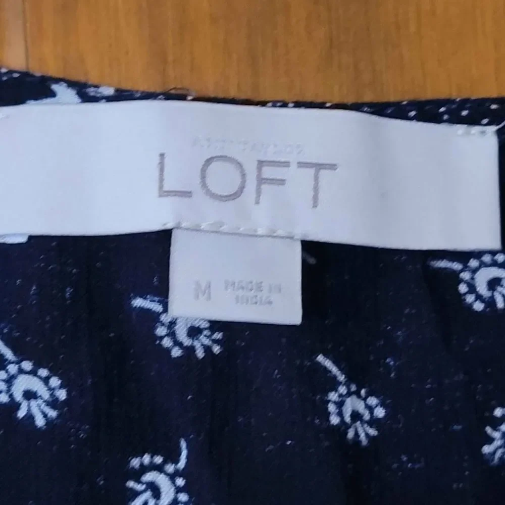 Women's Size Medium Ann Taylor LOFT 3/4 Sleeve Black and White Flowy Blouse Top